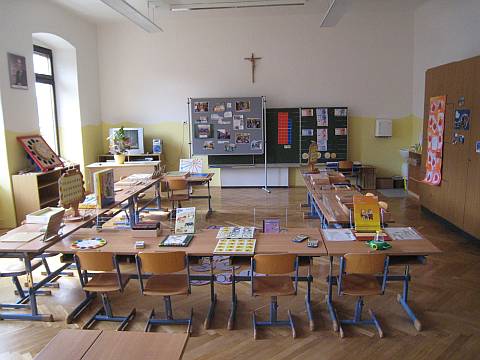 Neue und helle Klassenräume